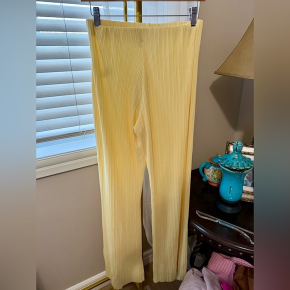 NWT Pleated Stretchy Zara Pants in Soft Buttery Yellow Sz - Picture 6 of 7